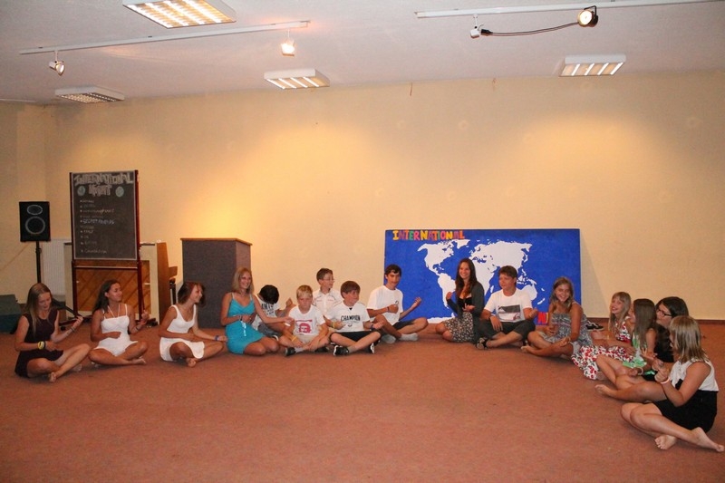 Village Camps International Summer Camp Leysin, Switzerland 2026-07-14 https://www.villagecamps.com/journals_admin/images/700-19-intl night (6).jpg
